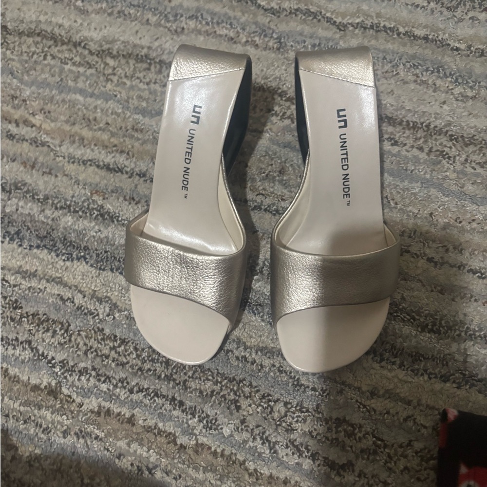 United nude heels size 6 (us) gently used in excellent used condition